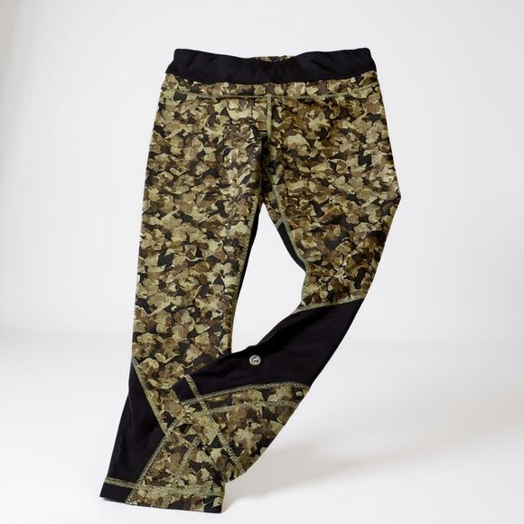Lululemon Pants - Lululemon Camo Print Capri Leggings Size Small